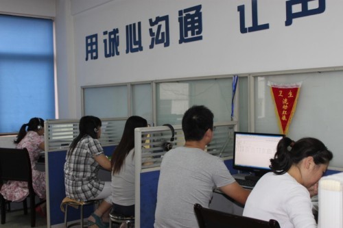 '></center><br />
　　公司中精通寬帶技術的骨干，尤其是青年寬帶暢通志愿者積極報名投身到此項活動中，充分展示出團員青年的先鋒模范作用，贏得了廣大用戶的認可和好評。<p align=