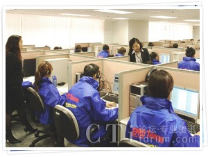'></center><br />　　易寶通訊一直認為提供優質服務及產品對業務及集團的持續發展至關重要。為保證服務質量，自1997年起，易寶通訊集團旗下的多媒體客戶聯絡中心便取得由香港品質保證局頒發的“ISO 9001 － 設計和提供電話推廣和24小時客戶熱線服務”服務認可資格，并于此后多年一直保持上述認證水平。本年11月，易寶的客戶聯絡中心再次成功通過ISO 9001認證獲頒新證書。<p align=