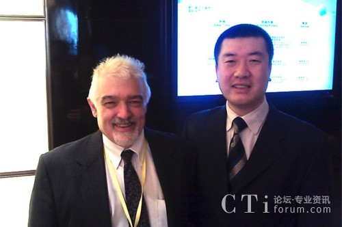 與國際外包管理協會主席Jerry E. Durant愉快交流